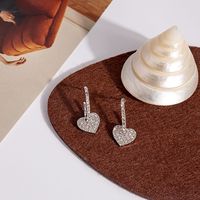 Boucles Oreilles En Alliage De Diamants Micro-incrustés En Forme De Coeur Pour Femmes main image 1