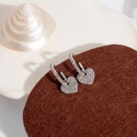 Boucles Oreilles En Alliage De Diamants Micro-incrustés En Forme De Coeur Pour Femmes main image 3