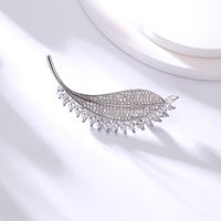 Fashion Copper Electroplated 18k White Gold Color Zircon Leaf Shaped Brooch main image 2