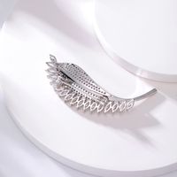 Fashion Copper Electroplated 18k White Gold Color Zircon Leaf Shaped Brooch main image 3