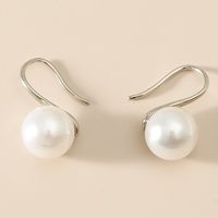 Einfache Mode Perle Ohr Haken Kupfer Perle-legierung Ohrringe main image 4