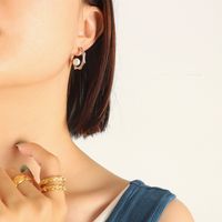 Pendientes De Acero De Titanio Simples De Moda En Forma De C Chapado En Oro De La Perla De Imitación De Las Mujeres sku image 1