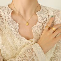 Moda Irregular Carta Ovalada Colgante Collar Mujer Titanio Acero 18k Chapado En Oro Clavícula Cadena main image 4