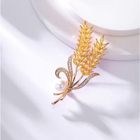 Fashion Retro Simple Copper Electroplated 18k Gold Zircon Pearl Brooch Accessories main image 2