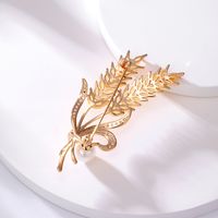 Fashion Retro Simple Copper Electroplated 18k Gold Zircon Pearl Brooch Accessories main image 3