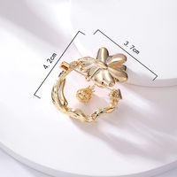 Mode Einfachen Kompakten Kupfer Überzug 18k Gold Zirkon Blume Brosche Zubehör main image 4