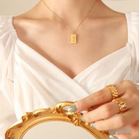 Mode Süße Instafamous Doppelseitige Königin Porträt Anhänger Schlüsselbein Halskette Titan Stahl main image 4