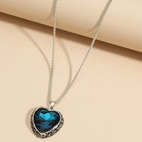 Simple En Forme De Coeur Strass Pendentif Multi-couleur Pendentif Collier main image 2