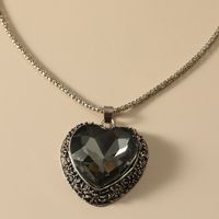 Simple Heart-shaped Rhinestone Pendant Multi-color Pendant Necklace sku image 3