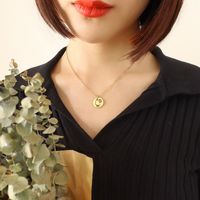 Collar Geométrico De Acero Titanio Colgante Redondo Cuadrado Retrato De Moda sku image 1