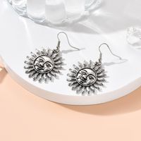 1 Pair Retro Roman Style British Style Sun Alloy Drop Earrings main image 3