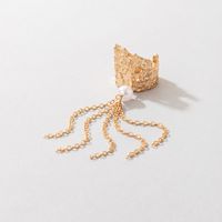 European And American Fashion Socialite Ring Simple And Irregular Gold Geometric Pearl Chain Tassel Ring main image 4