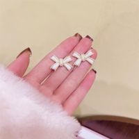 Fashion Retro Drop Oil Pearl Bow Alloy Earrings Women's main image 3