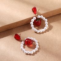 Fashion Retro Creative Resin Strawberry Heart Shaped Pearl Earrings sku image 1
