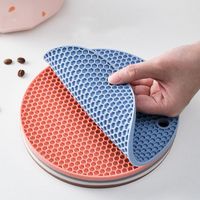 Round Thickened Honeycomb Dining Table Cushion Silicone Non-slip And Hot Easy To Clean Potholder High Temperature Resistant Silicone Honeycomb Heat Proof Mat main image 5