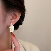 2022 New Fashion Pearl Geometric Ear Studs Women's Alloy Earrings main image 2