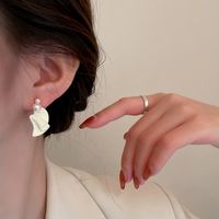 2022 New Fashion Pearl Geometric Ear Studs Women's Alloy Earrings main image 4