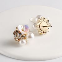 Boucles D'oreilles Géométriques À La Mode Cristal Perle Coquille Fleur main image 5