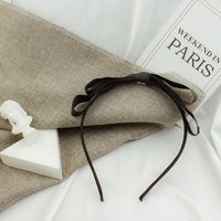 Einfaches Einfarbiges Seidenschal-stirnband Mit Schleife main image 3