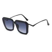 Mode Neue Sonnenbrille Mit Rundem Gesicht Aus Quadratischem Metall Mit Gebogenen Beinen main image 6