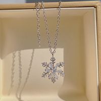 Turnable Snowflake Necklace Female  New Trendy Light Luxury Temperament Rotating Niche High-end Sense Titanium Steel Clavicle Chain sku image 1