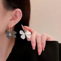 Retro Asymmetric Contrasting Color Flower Earrings  Trendy Style Earrings Niche High-end Light Luxury Earrings main image 6