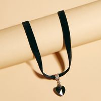 Fashion Crystal Heart-shaped Pendant Short Necklace main image 2