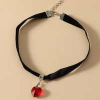Fashion Crystal Heart-shaped Pendant Short Necklace main image 3