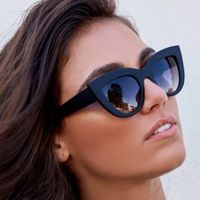 ريترو المرأة النظارات الشمسية main image 3