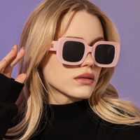 Retro Fashion Simple Style Women's Sunglasses main image 3