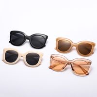 Nouvelles Lunettes De Soleil Géométriques À Grand Cadre En Œil De Chat Rond En Gros main image 3