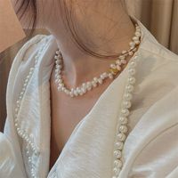 Modisches Retro-barock-süßwasserperlen-halskettenarmband Mit Unregelmäßigen Blütenblättern Für Frauen main image 3