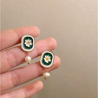 Fashion Simple Daisy Flower Earrings Alloy Drop Earrings main image 1