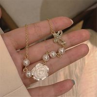 Retro Style Rose Pendant Butterfly Pearl Short Necklace main image 2