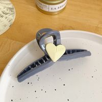 Fashion Simple Heart Shaped Solid Color Grip Shark Clip Hair Accessories main image 2