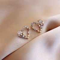 Fashion Heart Shaped Pearl Diamond-embedded Simple Ear Studs  Women main image 3