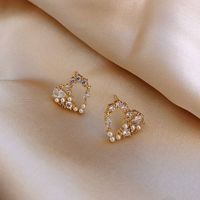 Fashion Heart Shaped Pearl Diamond-embedded Simple Ear Studs  Women main image 4