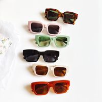 Nouveau Petit Visage Rétro Europe Et En Amérique Du Mode Tous-assorties Carrés Cadre Lunettes De Soleil Personnalisé Ins De Style Hommes Et Femmes De Lunettes De Soleil main image 1