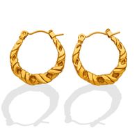 Pendientes De Acero De Titanio En Forma De C Chapado En Oro De 18k Trenzado A La Moda main image 1