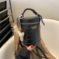 2022 New Fashion Women's Stitching Portable Shoulder Cross Body Bucket Bag sku image 1