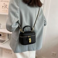 2022 New Fashion Solid Color Messenger Portable Small Bucket Bag main image 4