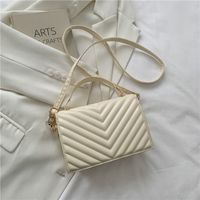 Fashion Simple Solid Color Diamond Small Chain Crossbody Shoulder Bag 19*13*6.5cm main image 5