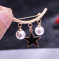 Fashion Curved Pearl Pendant Smiley Face Star Four Clover Alloy Brooch sku image 6