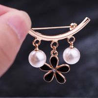 Fashion Curved Pearl Pendant Smiley Face Star Four Clover Alloy Brooch sku image 5