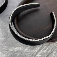 Retro Style Satin Pearl Edge Sponge Black Headband sku image 1