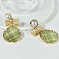 Checked Cloth Round Pearl Silver Bow Ear Studs main image 2