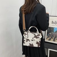 Fashion Retro Handbags Female 2022 Spring New Casual Jacquard Small Pearl Square Bag main image 3