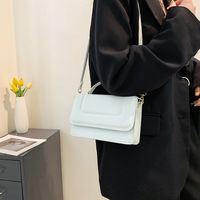 Spring Women's New Retro Minimalist Solid Color Crossbody Small Handbag main image 5