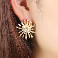 Retro Exaggerated Three-dimensional Sunflower Fashionable Sterling Silver Needle Ear Studs sku image 1