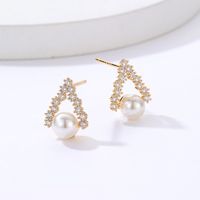 Fashion Copper Electroplated 18k Gold Retro Exquisite Pearl Zircon Inlaid Stud Earrings sku image 1